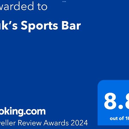 Tuk'S Sports Bar Hotel Pattaya Exterior photo